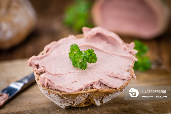 Liverwurst Sandwich (selective focus)