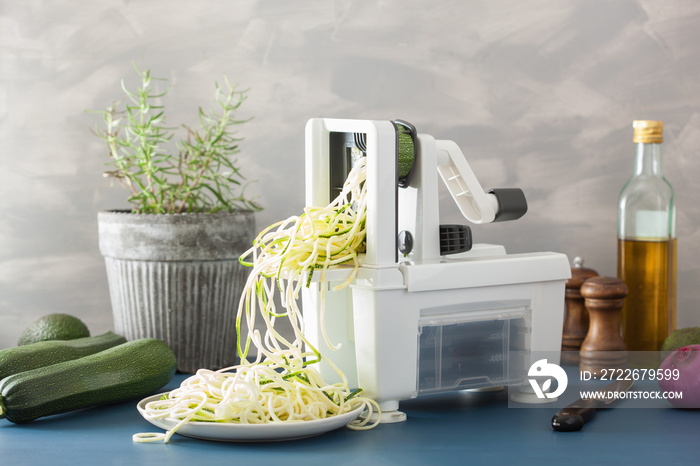 spiralizing courgette raw vegetable with spiralizer