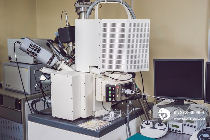 Scanning scanning electron microscope with an ion beam gun and elements dispersion analisys tool