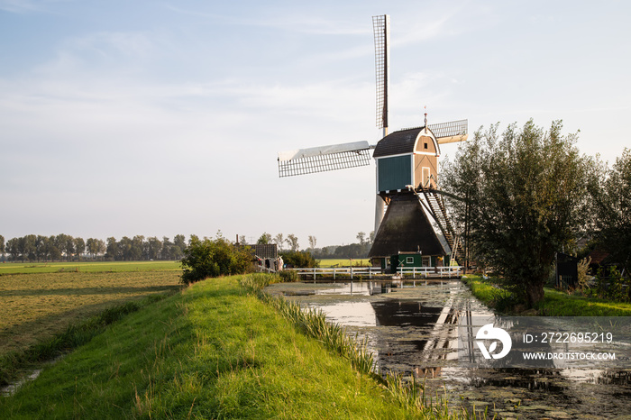 Windmill - De Wingerdse Molen, built in 1625 on the edge of the village of Bleskensgraaf in the Alblasserwaard region of the Netherlands.