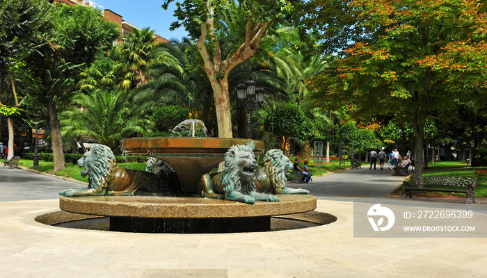 Fuente de los Leones en el Paseo de San Gregorio de Puertollano en la provincia de Ciudad Real, Castilla La Mancha, centro de España