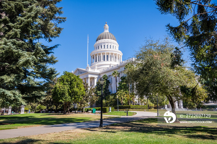 California State Capitol building and the surrounding park