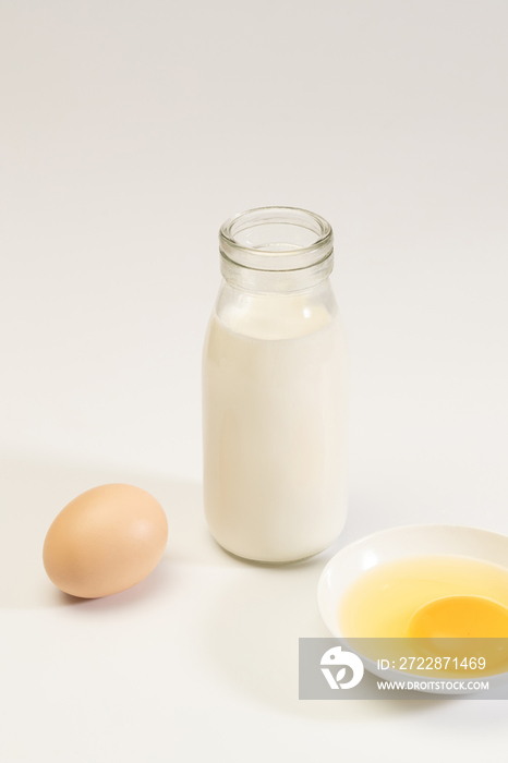 营养早餐鸡蛋和牛奶