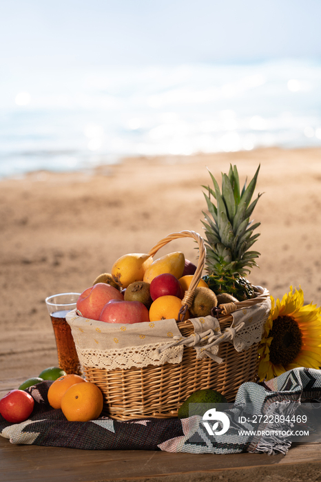 沙滩上的水果