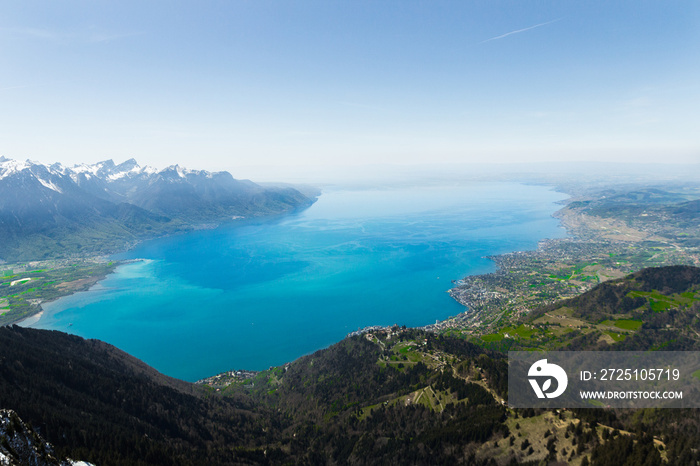 瑞士日内瓦湖（Lac Leman）的美丽风景摄影。拍摄于Rochers d