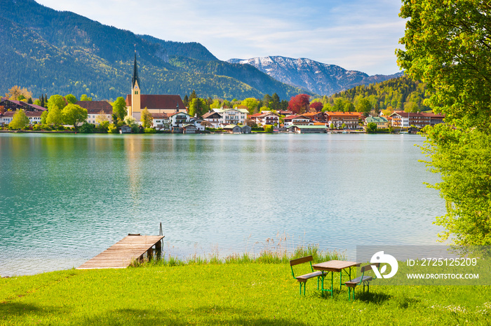 Tegernsee mit Rottach-Egern und Kirche