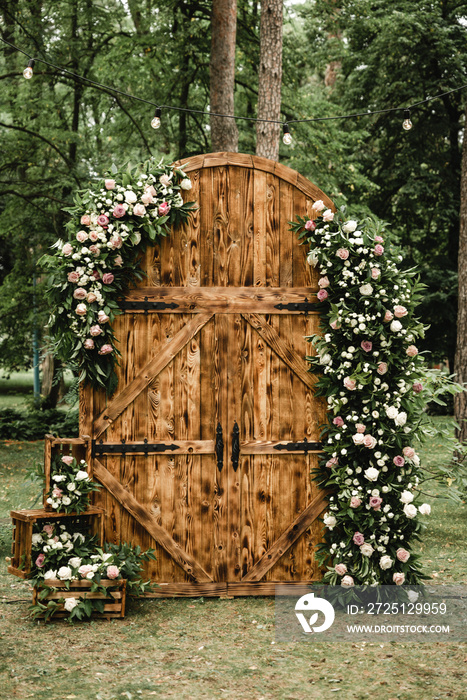 wedding decor, large wooden loft style gates are used in off-site wedding ceremony, wedding day, woo