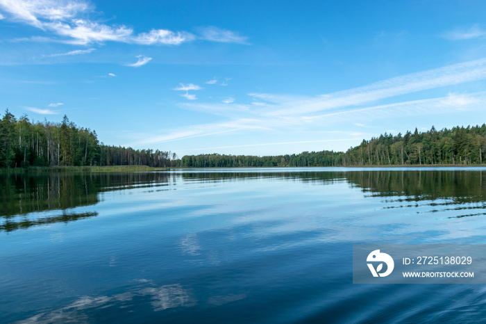 beautiful lake view, beautiful sky, Calm lake reflection against the blue sky with white clouds, Val