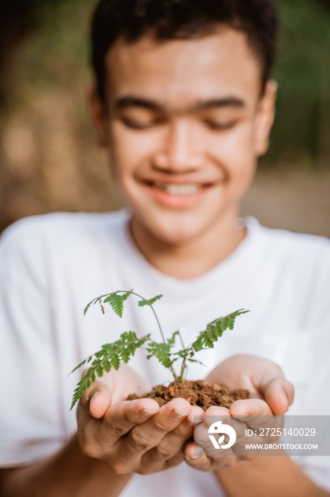 planting tree for better environment sustainability