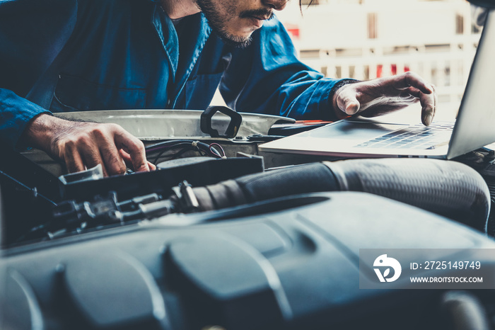 在汽车修理厂提供汽车维修和保养服务的专业机械师。汽车服务业务