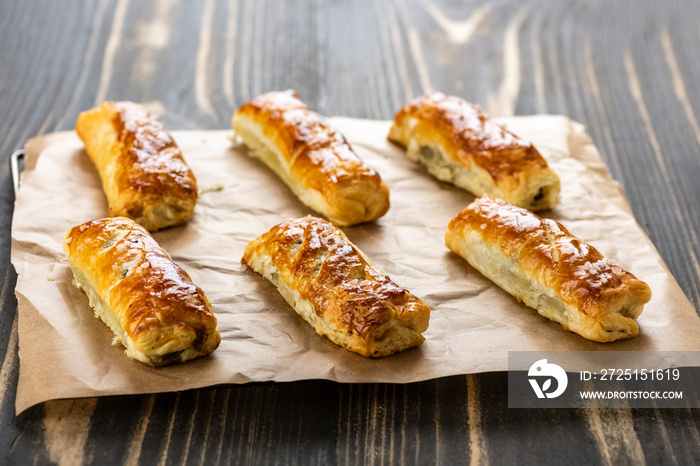 Puff pastry patties with spinach