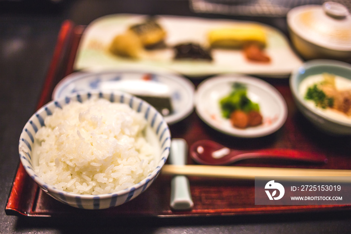 日本の旅館の朝食