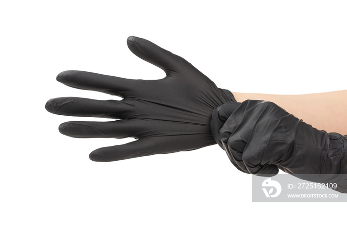 女人戴上黑色橡胶手套。