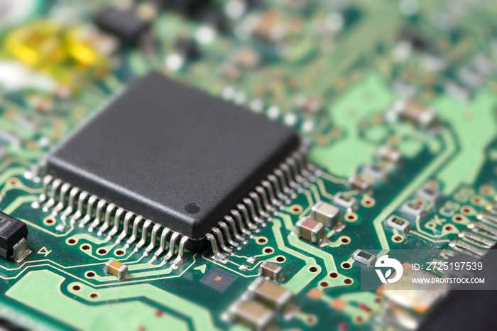 Electronic chip on circuit board