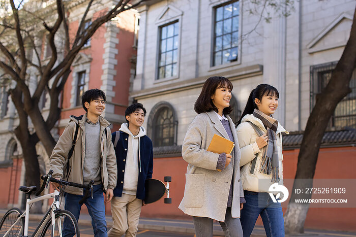 校园里的大学生