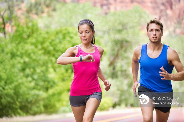 运动跑步健身混合情侣训练