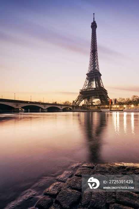 游览法国巴黎埃菲尔铁塔