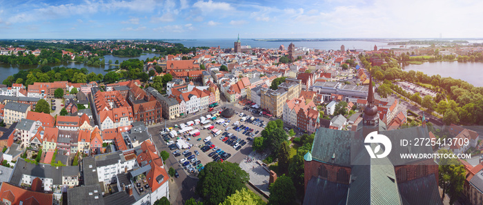 Sommer的全景Stralsund