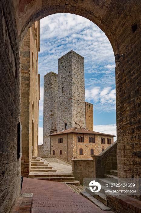 Blick in die Altstadt von San Gimignano in der Toskana in Italien