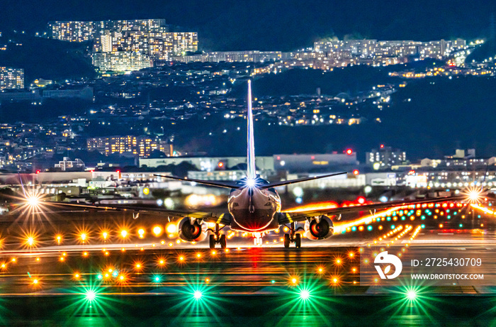 伊丹空港の滑走路夜景