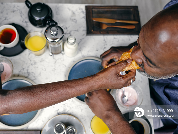 UK, Overhead view of couple having breakfastÊat hotel table