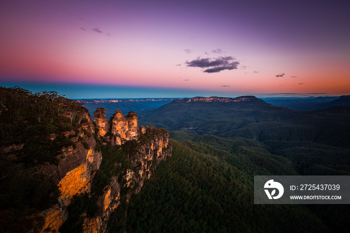 澳大利亚蓝山日落后的风景。