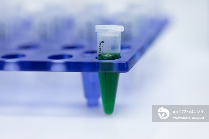 聚合酶链式反应（PCR）和琼脂糖凝胶电泳是一种凝胶电泳方法
1544579207,人物角色在医院工作。护士、医生、治疗师、外科医生和其他医护人员站在那里