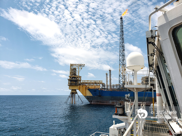 浮式生产储油和卸载（FPSO）船，石油和天然气行业。船上视图