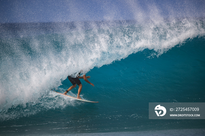 Waves  surfing Banzai Pipeline, North shore, Oahu, Hawaii