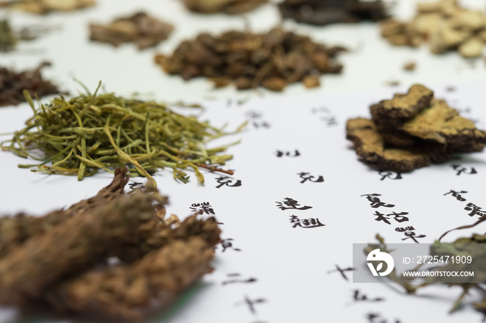 食谱上的中草药，中文意思是连翘、蒲公英、连翘、连翘