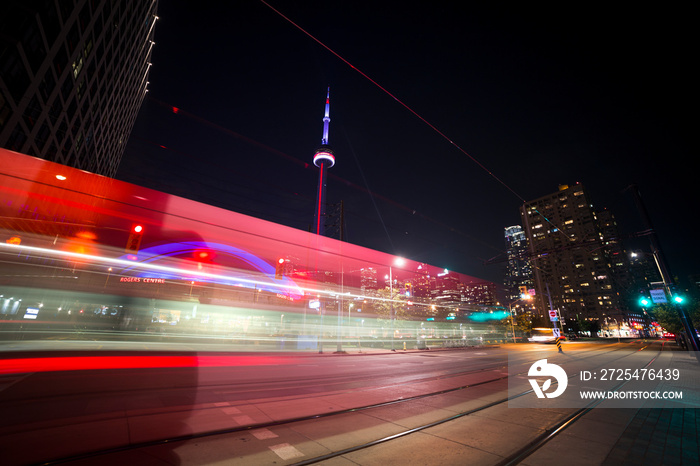 Larga exposición del transporte de Toronto