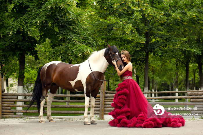 华丽的女王和她的马