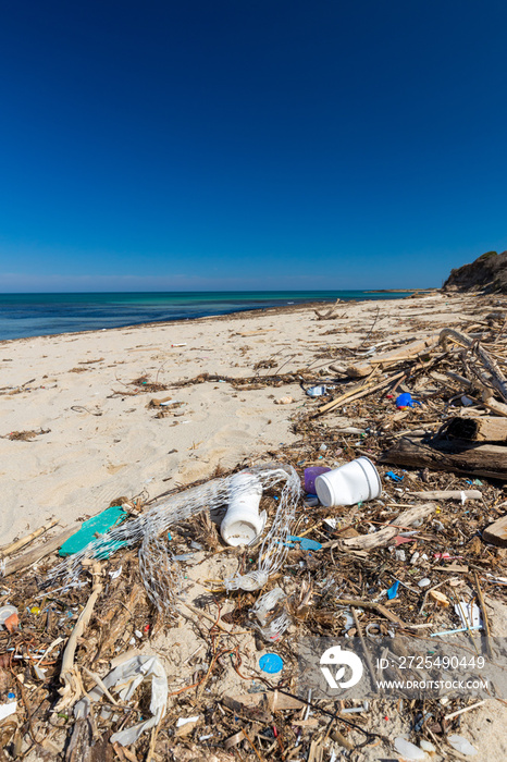 Plastikmüll am Strand