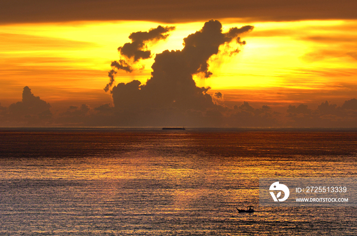 Asia, Malaysia, Penang Island, Batu Ferringhi beach at sunset