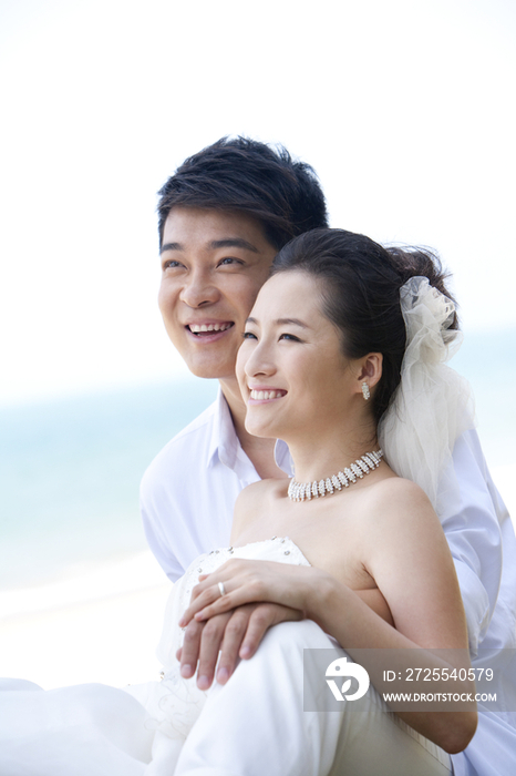 海滩浪漫婚纱情侣