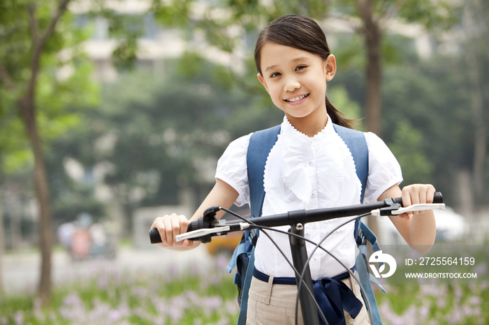 小学生和自行车