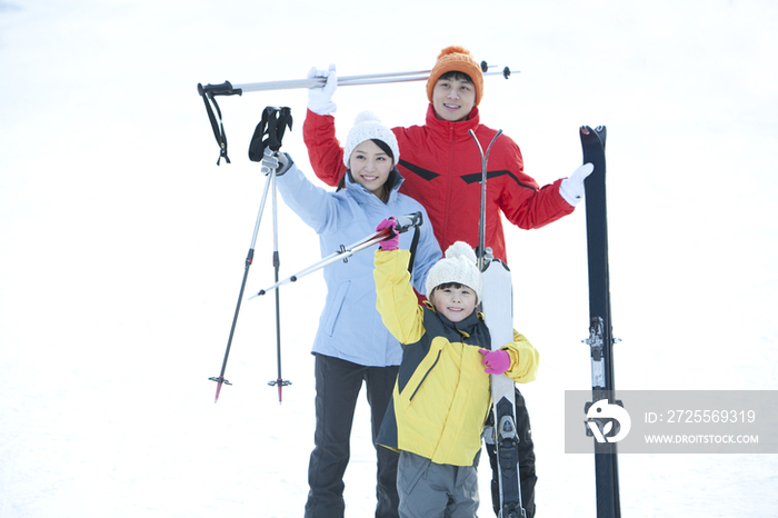 一家三口去滑雪