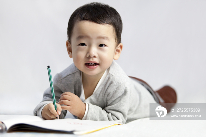 可爱小男孩涂鸦