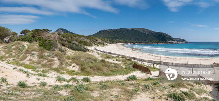 barriers to dune containment, Cala Agulla, Natural area of special interest, municipality of Capdepe