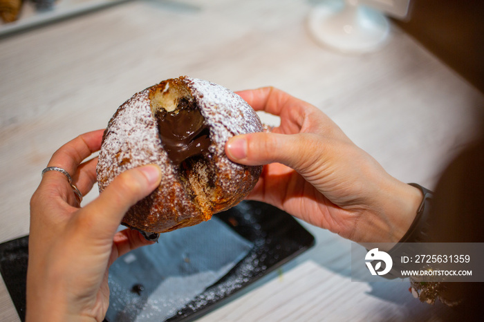 Polacca aversana (Cornetto) ripiena di cioccolato