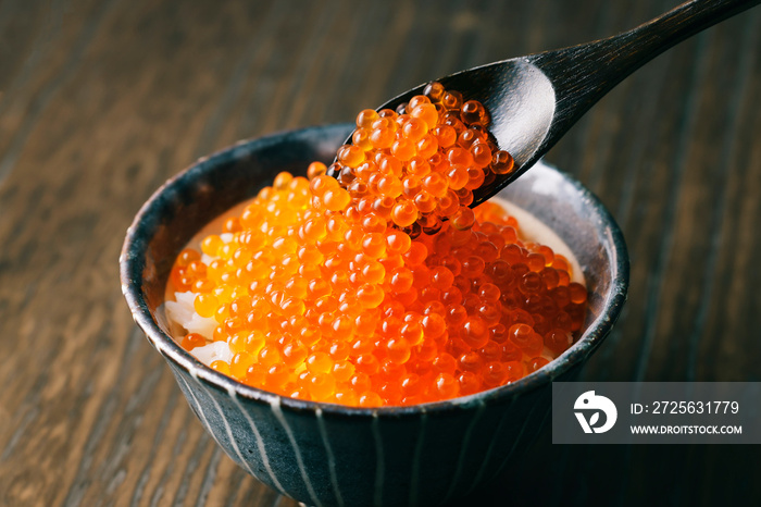 いくらの醤油漬け　Salmon Roe Pickled in Soy Sauce