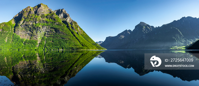 Blick auf den Hjørundfjord in Norwegen, Skandianvien