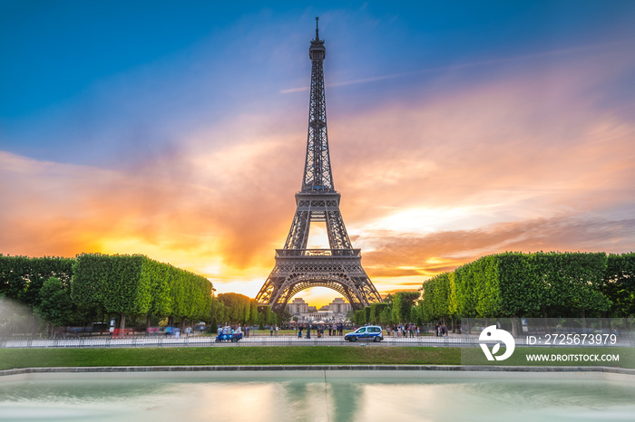 Eiffel Tower in Paris, France at dusk