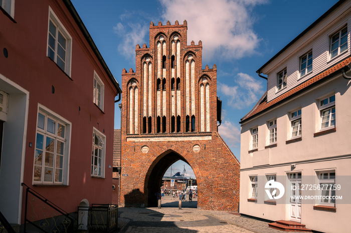 sightseeing tour in Wismar, old toen and harbour