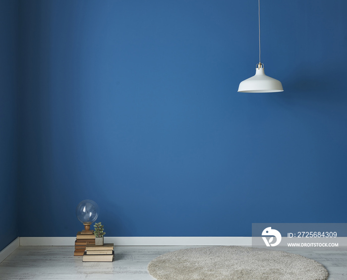 家角蓝色壁书和带灯地毯设计