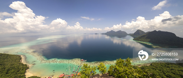 马来西亚沙巴-婆罗洲暹罗丹岛附近的热带岛屿博希都朗的鸟瞰图。