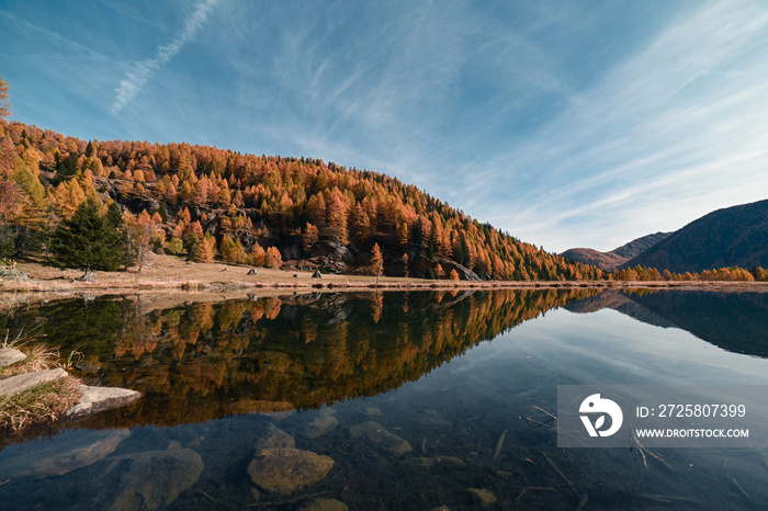 lago colori autunno riflesso covel 