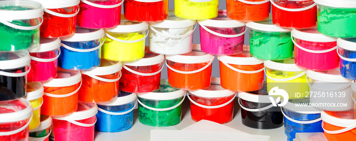 Ink for screen printing in various bright colors in transparent plastic containers lined with panora