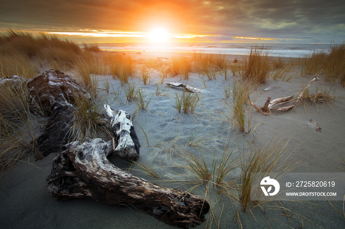 新西兰南岛霍基提卡海滩美丽的日落天空最受欢迎的自然旅游d
