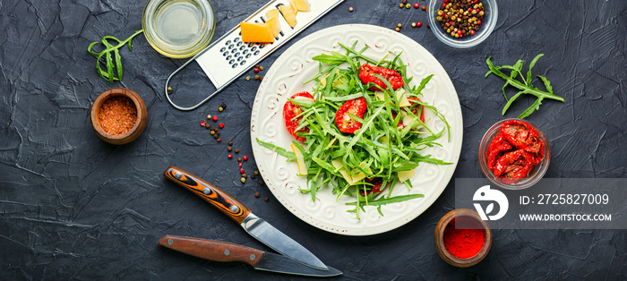 Green salad with sun dried tomato